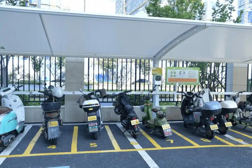 电动两轮车集中换充站点